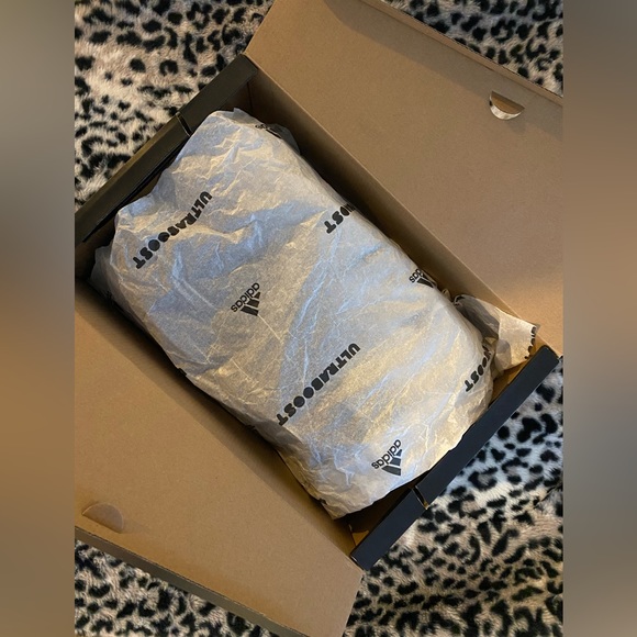 Adidas UltraBoost 21, Prime Blue, made from recycled ocean plastic, Triple Black - Picture 2 of 9